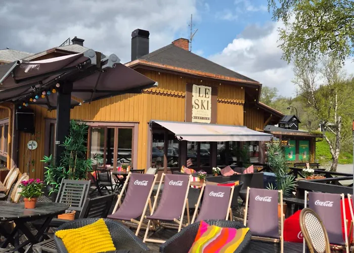 Le Ski Lodge & Steakhouse